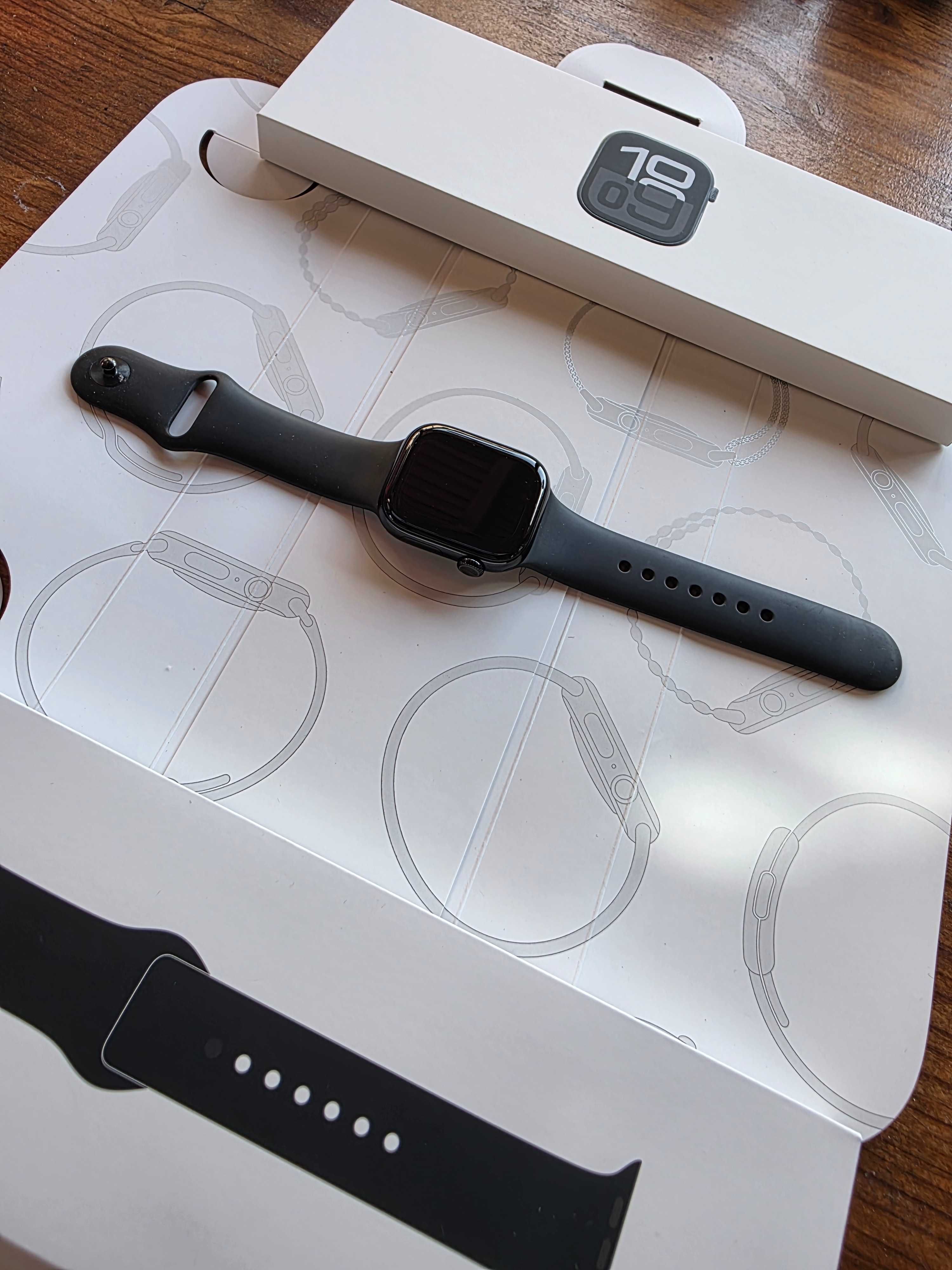 Продавам: Apple Watch Series 10 - Черен (GPS + Cellular) 42mm