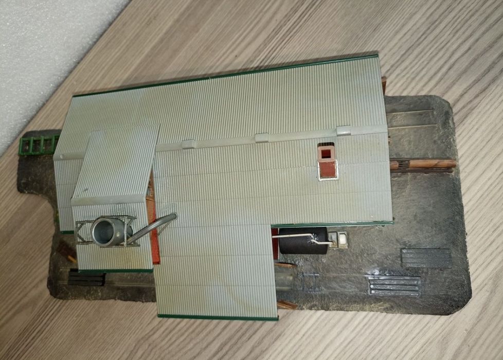 Kibri 39816 depozit trenulet electric H0

Clădire scara 1:87, potrivit