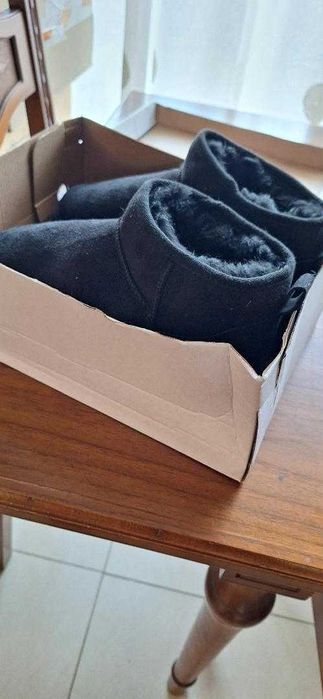 ghete dama tip UGG ,noi  , negre ,inblanite , marime 38 , pret 75 lei