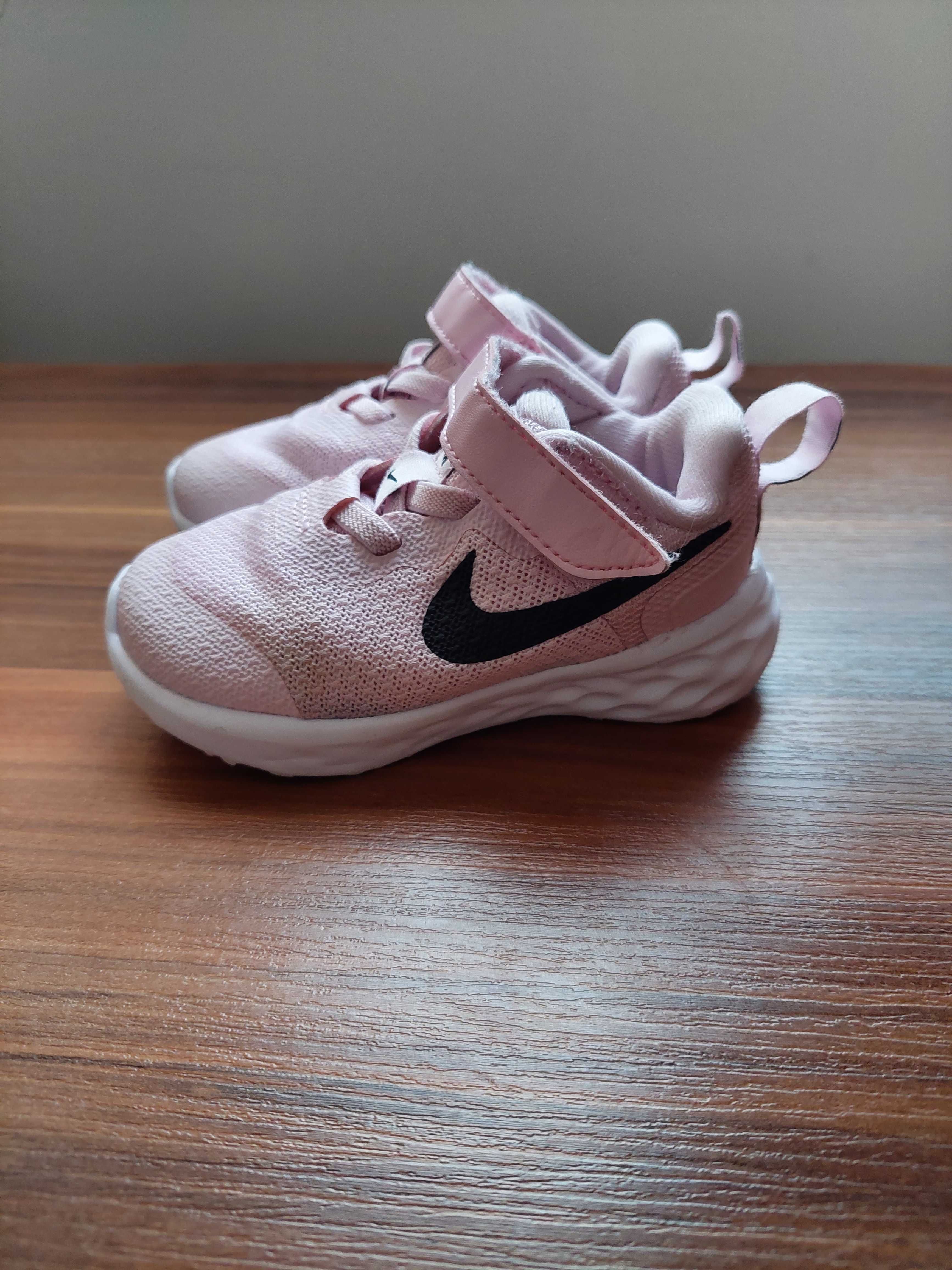 Детски розови маратонки Nike