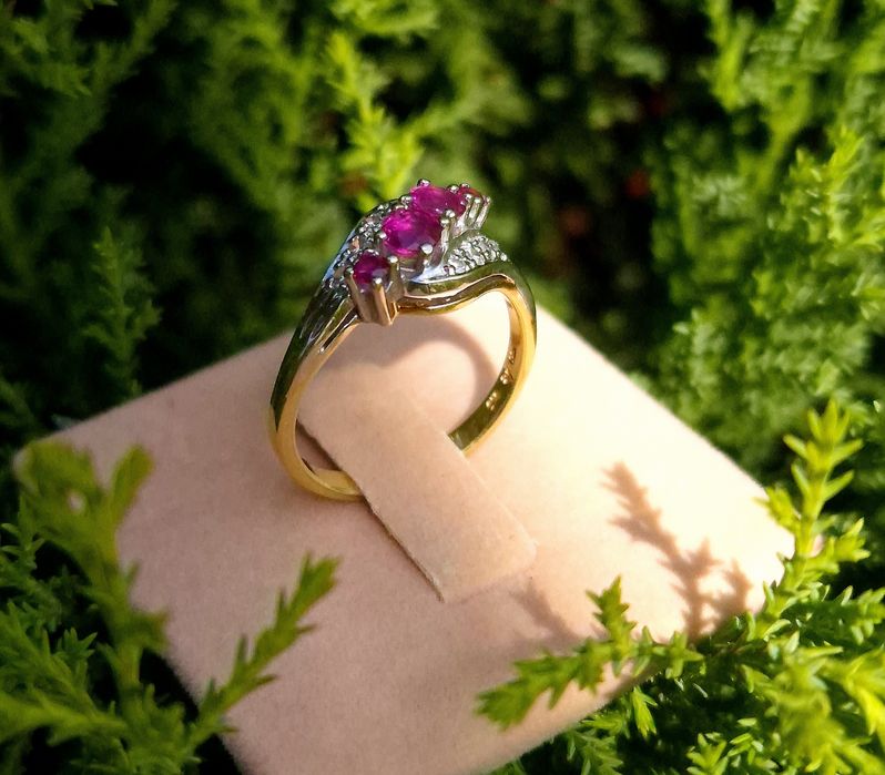 Inel din aur de 14K cu rubine si diamante naturale