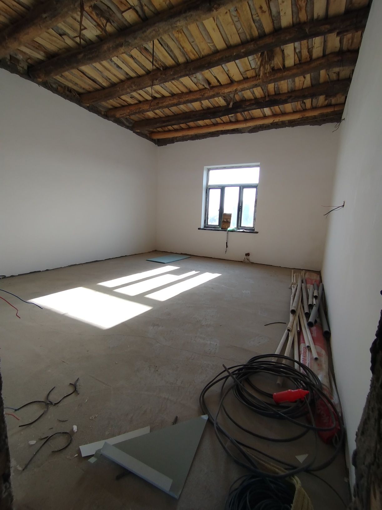 Srochno Uy sotiladi 8 xona + Padval  90% bitgan