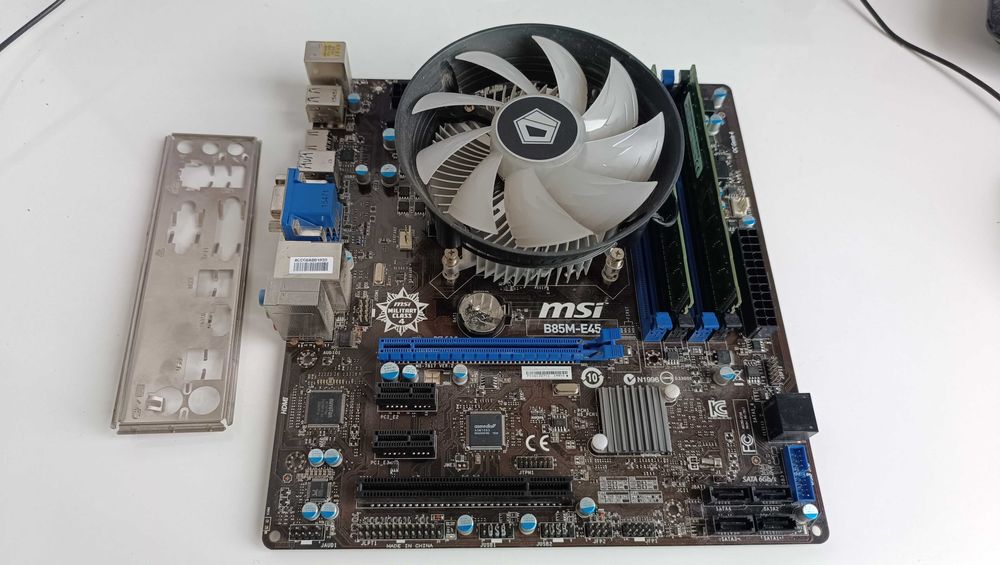 части от компютър: MSI B85M-E45 + Intel Core i7-4790 + 8GB DDR3