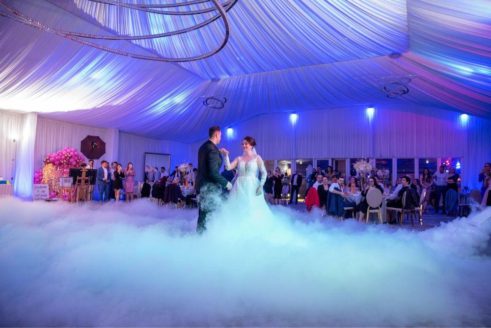 Fum greu, masina cu balone și mărturii din ceară