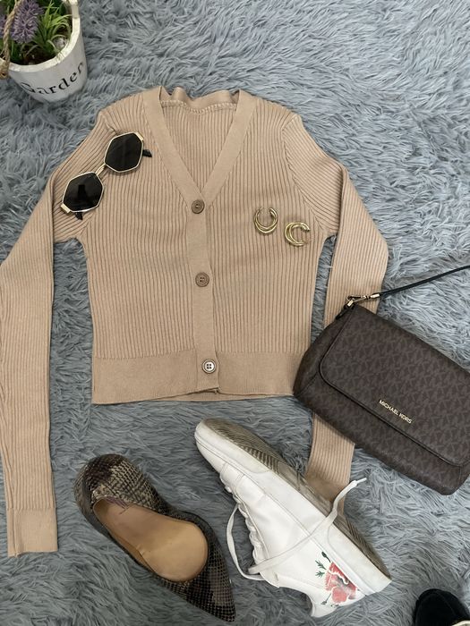 Кофты на пуговицах . Бренд ! Дешево ! Срочно !