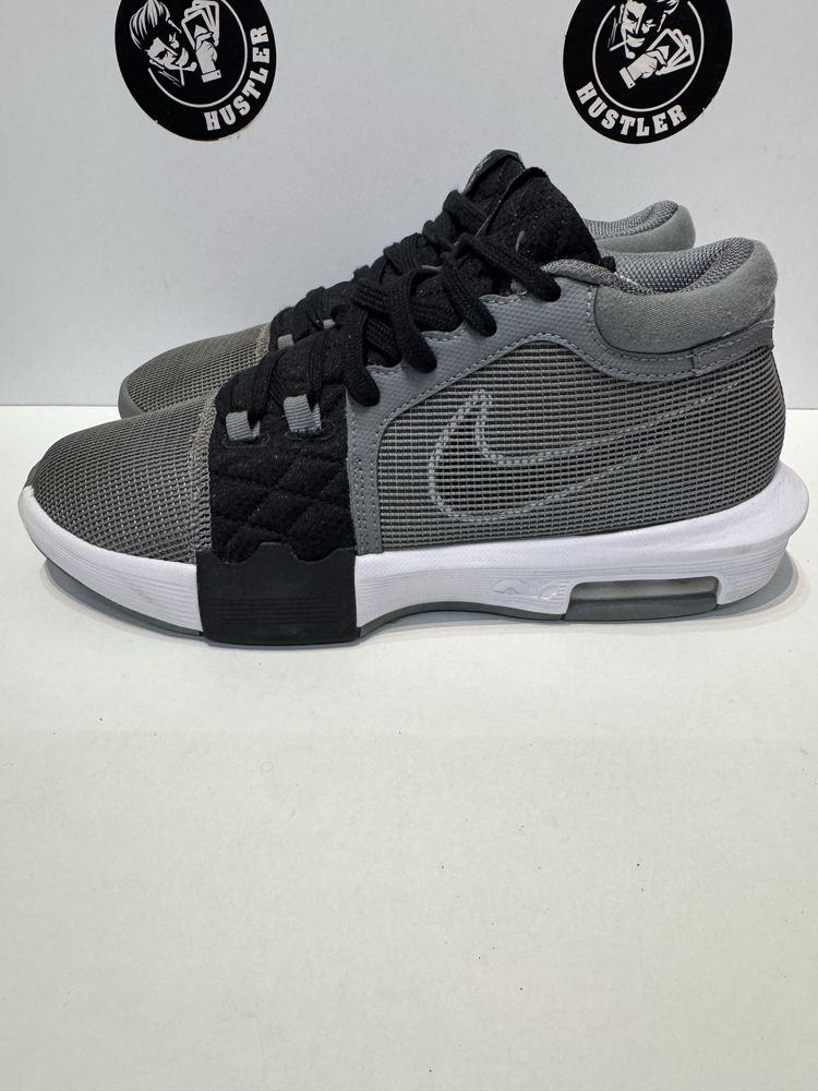 Маратонки NIKE LEBRON .Номер 41