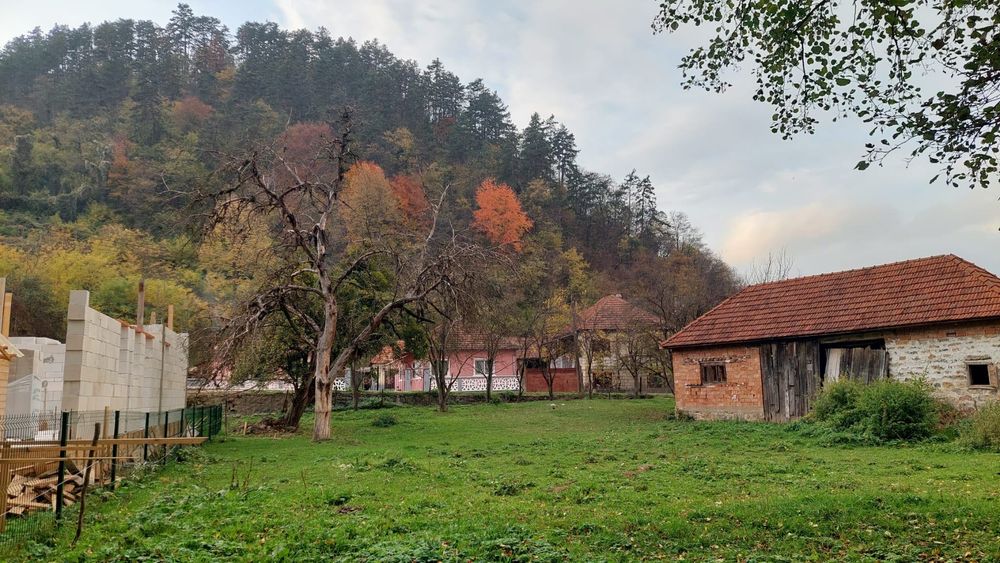 Casa veche + teren- zona superba BRATCA