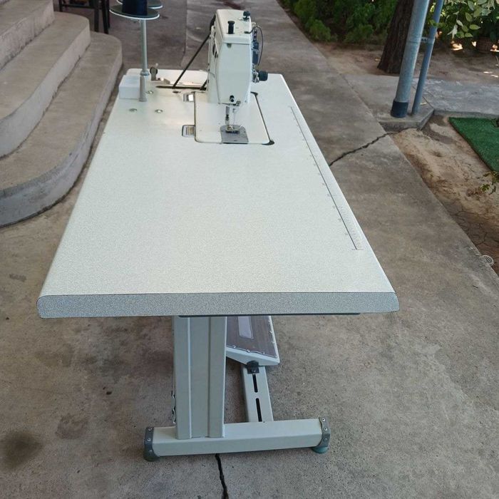 Швейная, зиг-заг машина. Год гарантии/Металл/Комплект.