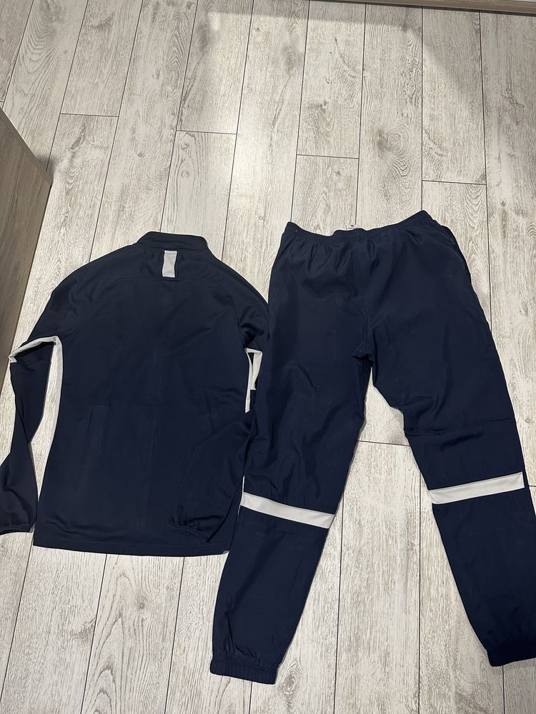 Екип Nike (оригинален)