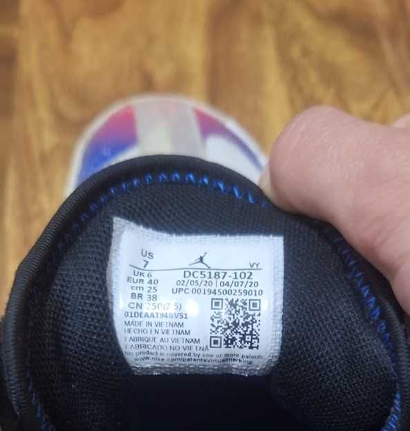Adidași de baschet albi, Nike (în stare bună)