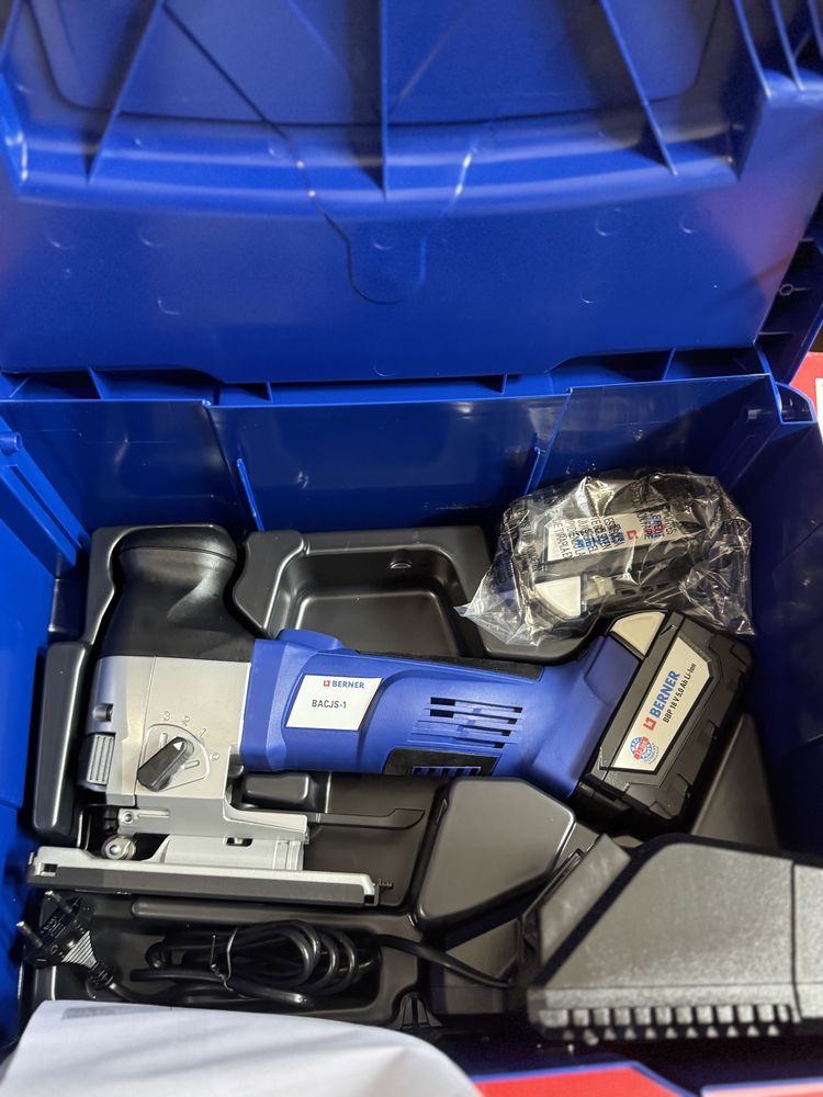 Fierăstrău/Pendular Berner Milwaukee cu acumulatori 18 V BACJS-1
