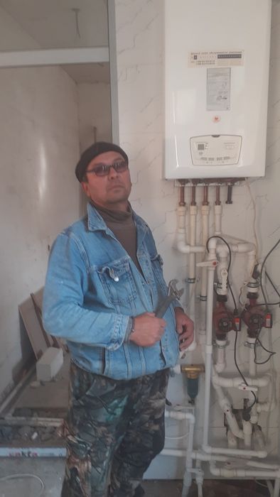 Сантехник вес спектр услуг.Монтаж холодный и горячий вода.Отопление,