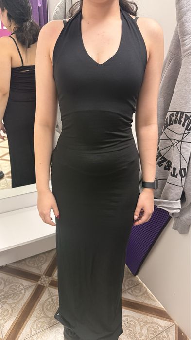 Платье черное с открытой спиной. Рамер ХS-S стоимость:25.000тг