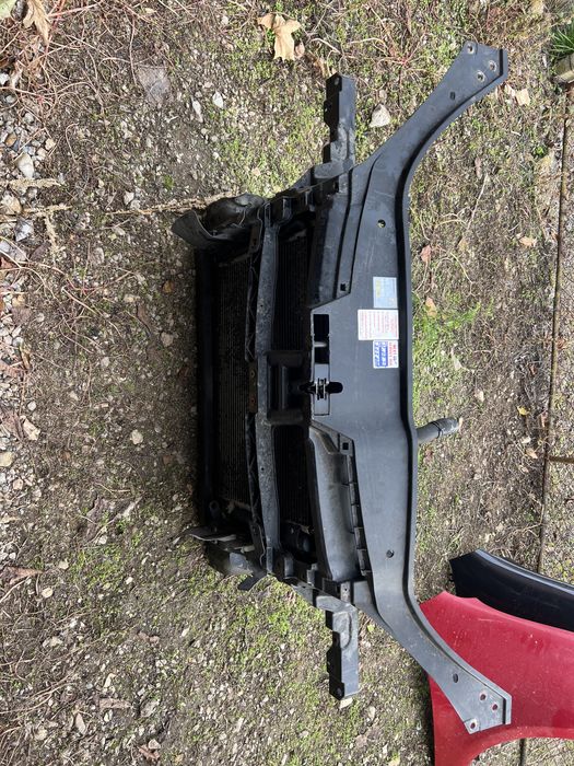 Останали части от голф 5 , предна броня,калник, джанти, маска,радиатор