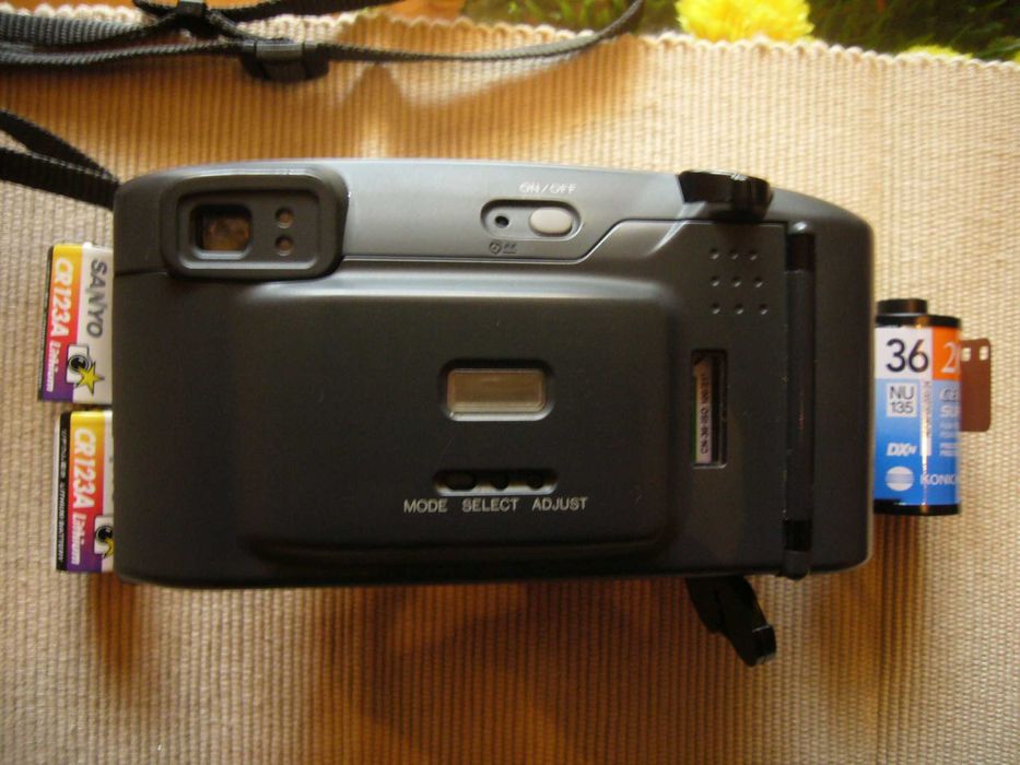 35-мм лентов фотоапарат ”Minolta” мод. Riva Zoom 140EX с дата