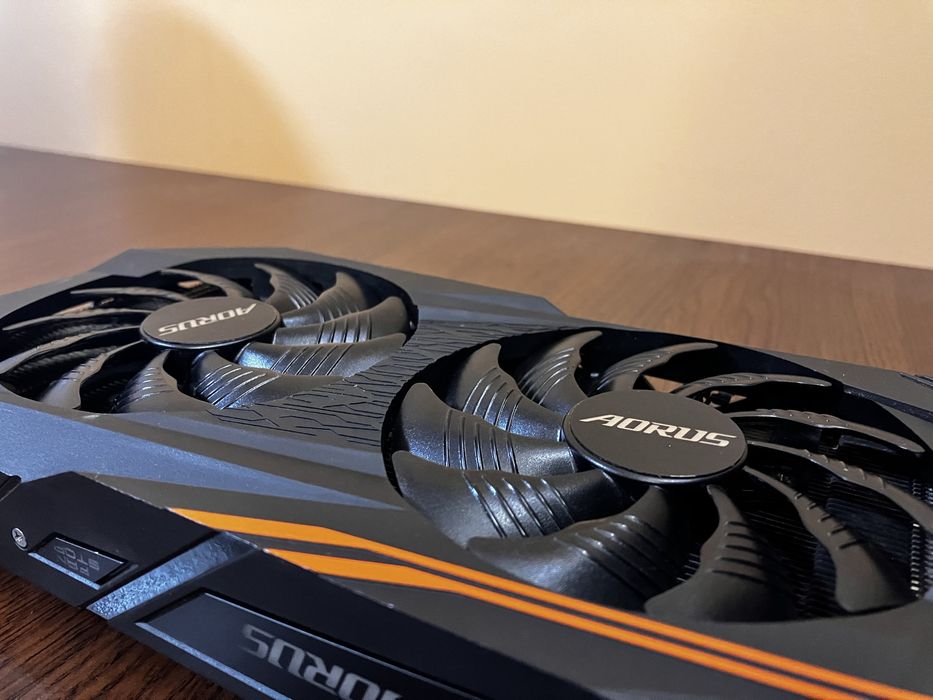 Видеокарта aorus rx 580 8gb прясно обслужена