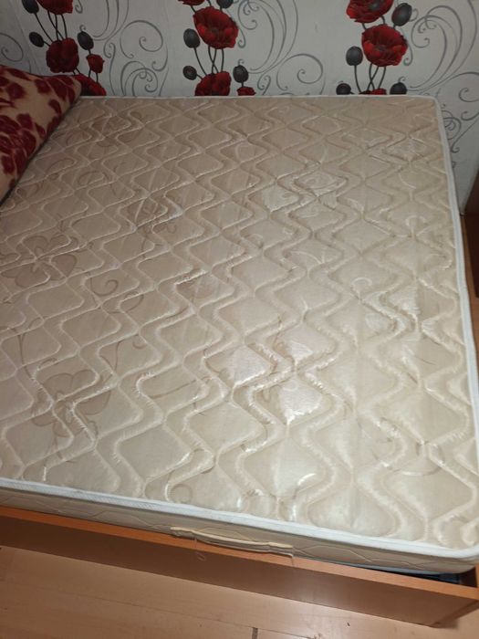 продавам матрак 140  х 190 двулицев