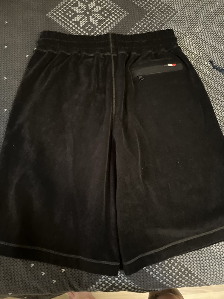 Уникални къди панталони moncler