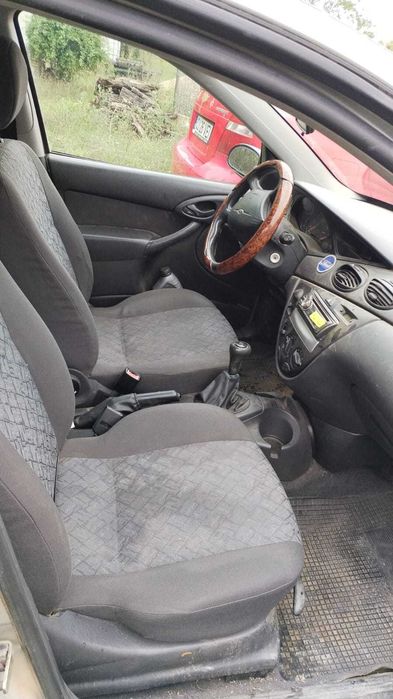 Ford Focus 1.6 Benzină – 2001 – 800€ negociabil