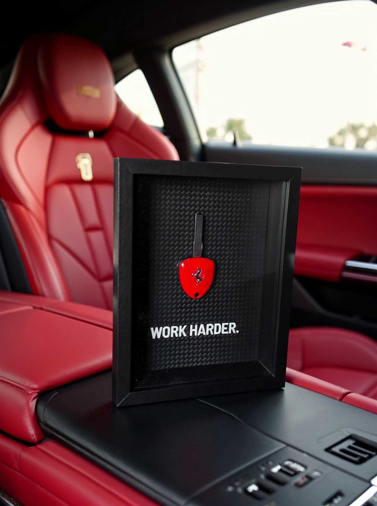 Ferrari ключ в рамка (мотивационна декорация или подарък)