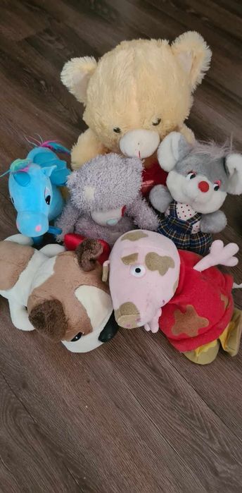 Lot  plusuri  diverse