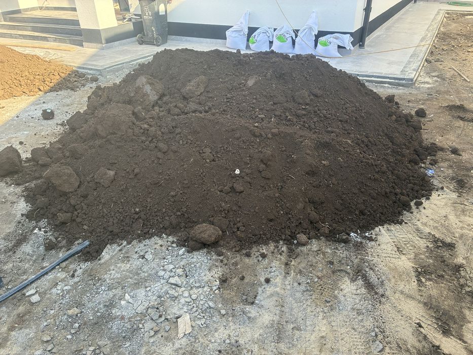 Pamant negru Transport pamant vegetal pentru gradini