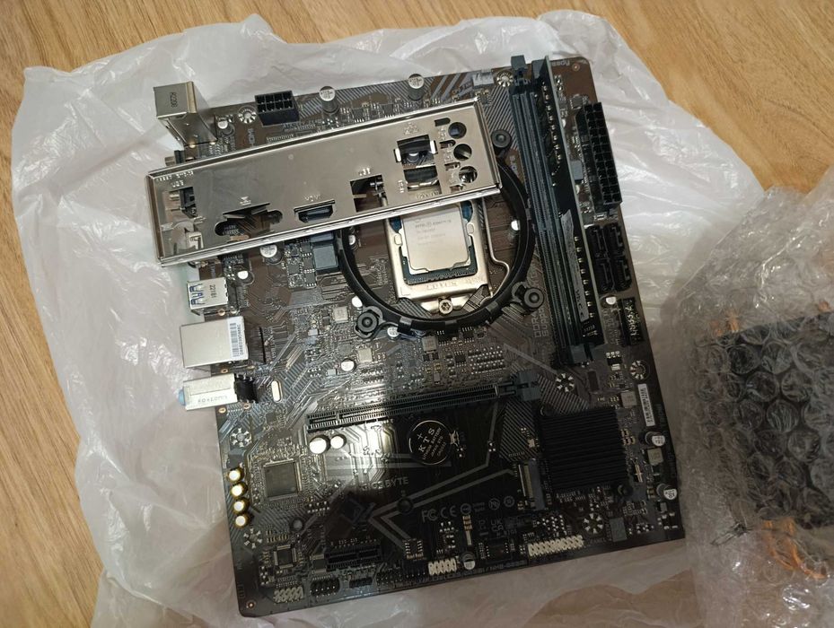 Продам материнскую плату + CPU + RAM