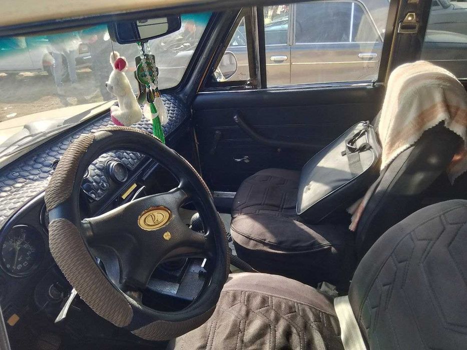 Vaz 2101 sotiladi 1978 yil gazda dakimentga ruhsati bor gaz srogi 2032