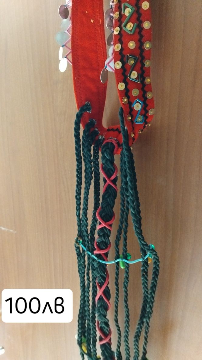 Носии, старини дрехи и килими