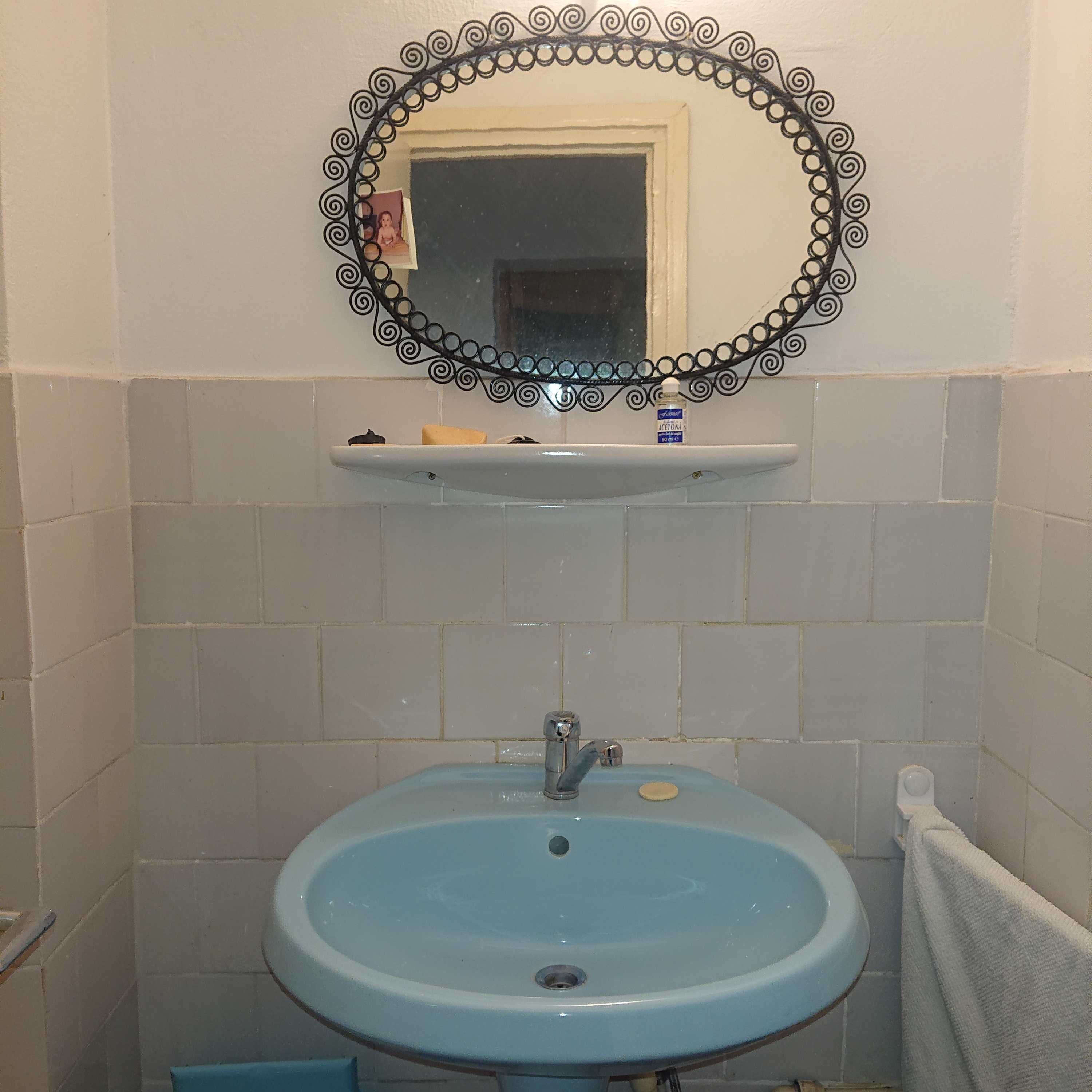 Apartament cu 3 camere in centrul orasului Comanesti