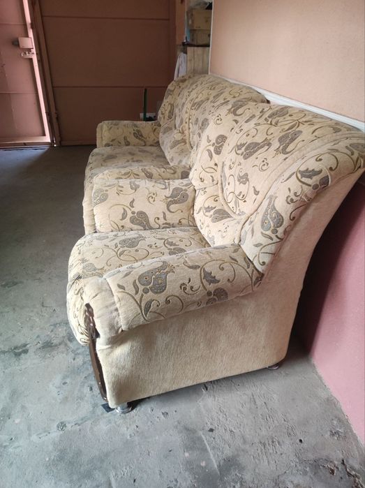 Диван и кресло сотилади