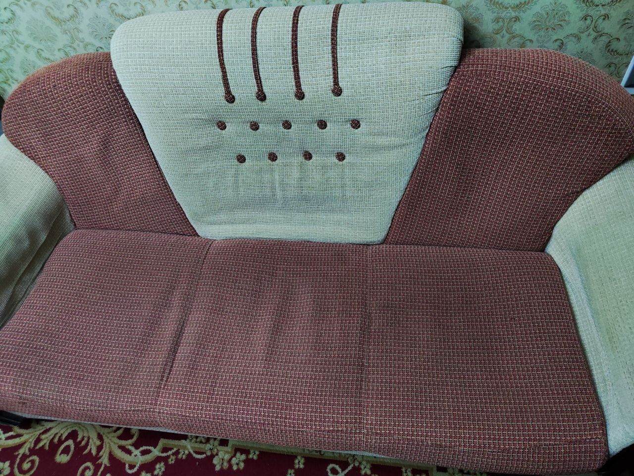 Продам диван и 2 кресла+ раскладной столик