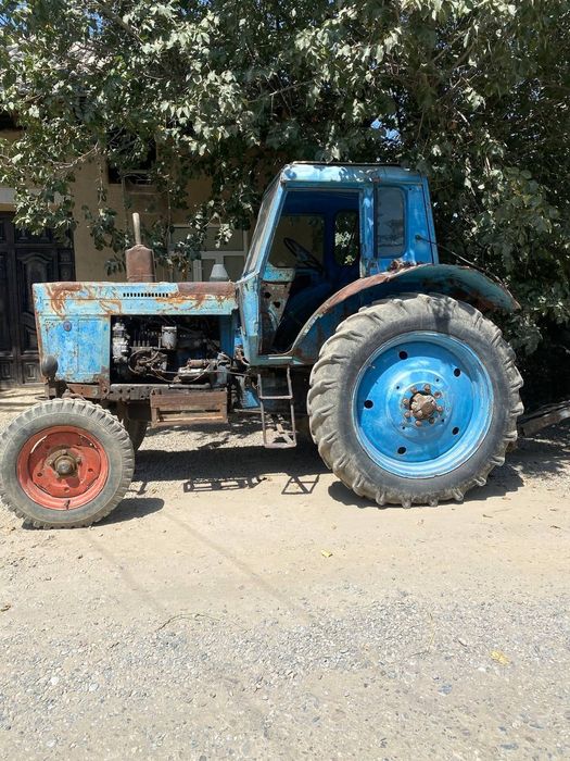 Orta xolatta mtz 80 traktori sotiladi