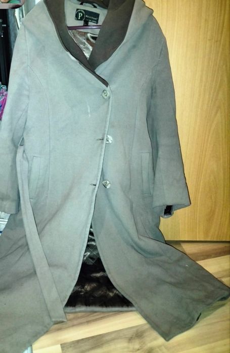 Продам польто  женская  46 размер