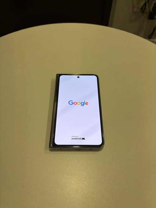 Pixel Fold с двойным экраном