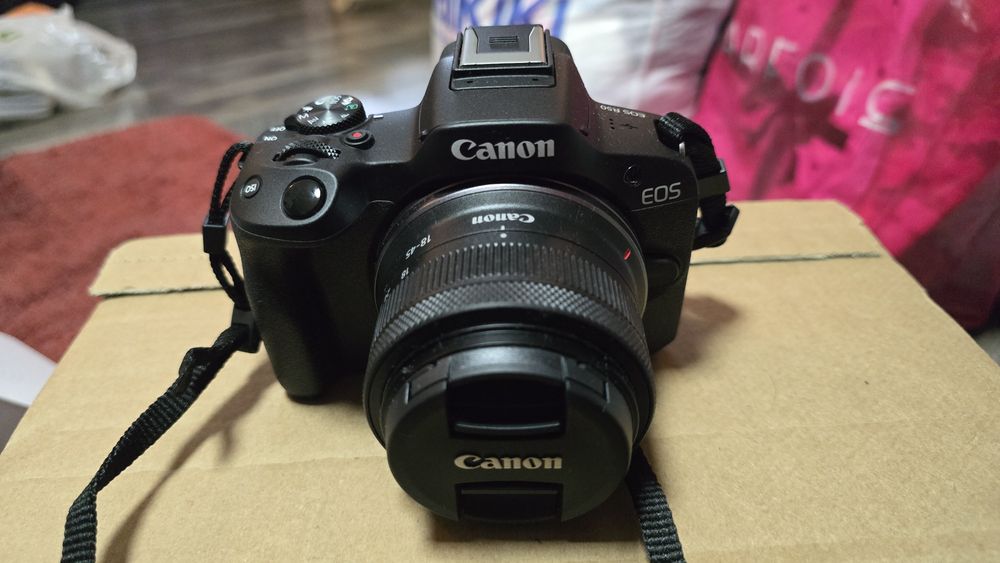 Canon R50 + Canon RF-S 18-45mm f / 4.5-6.3 IS STM