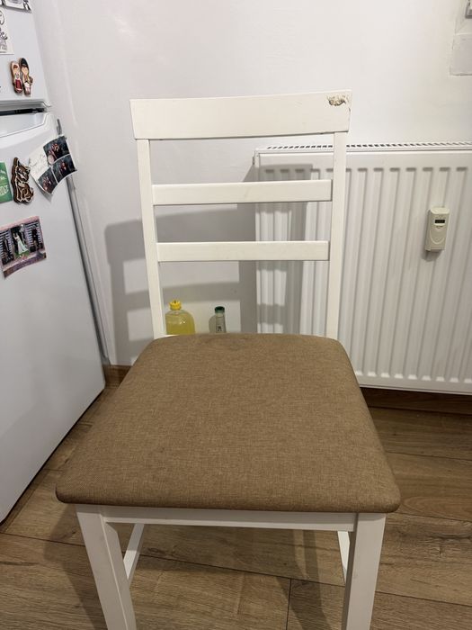 Vand masa cu 4 scaune