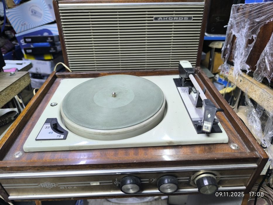 Аккорд ,виниловый моно проигрыватель в Алматы