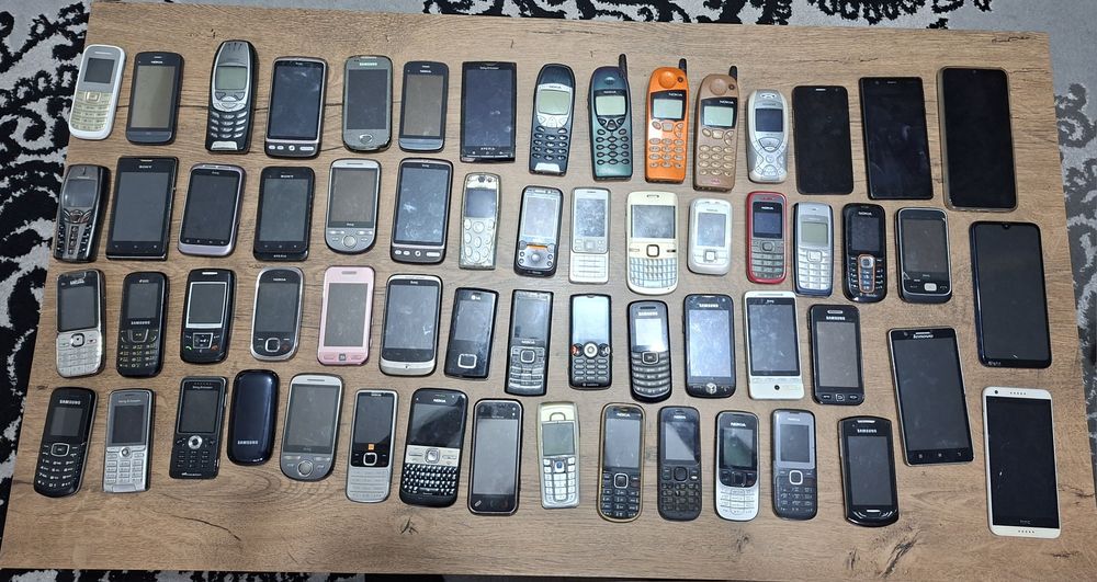 Лот от телефони..работещи..