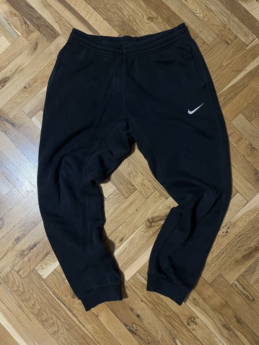 Долнище на Nike.