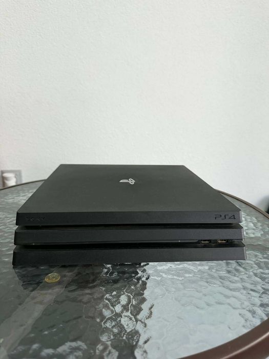 PS4 PRO 1TB чисто нов