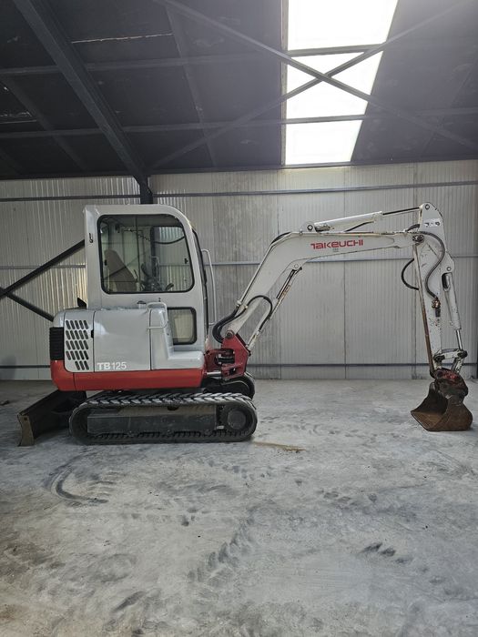 Miniexcavator Tacheuchi de 2,8 tone adus recent
