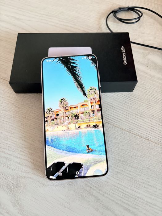 Телефон Samsung 23+