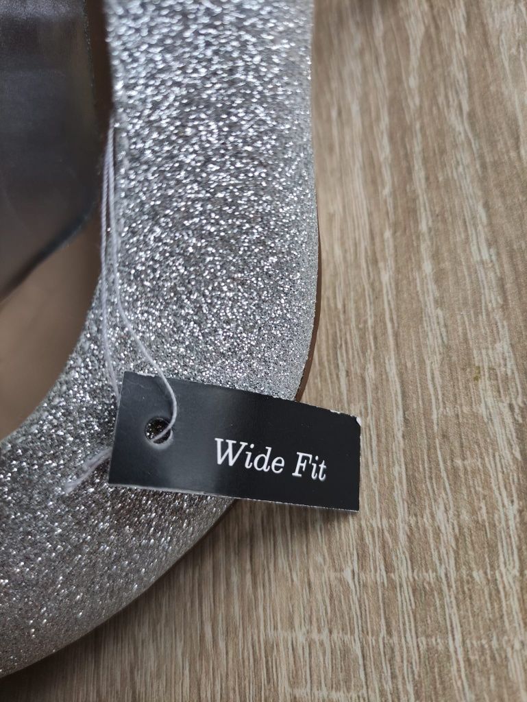 Pantofi cu toc 8 cm, masura 37/38, New Look, wide, argintii, sclipici