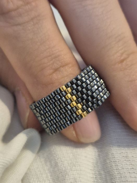 Inel handmade cusut manual cu mărgele miyuki, detalii placate cu aur