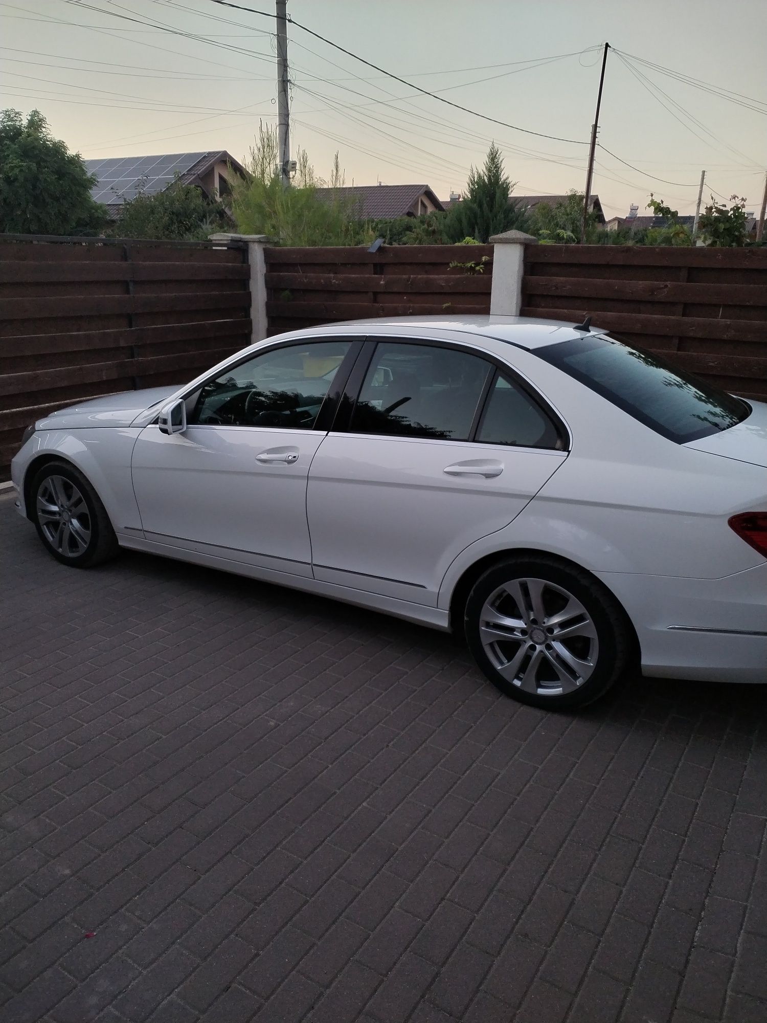 Vând Mercedes C 200