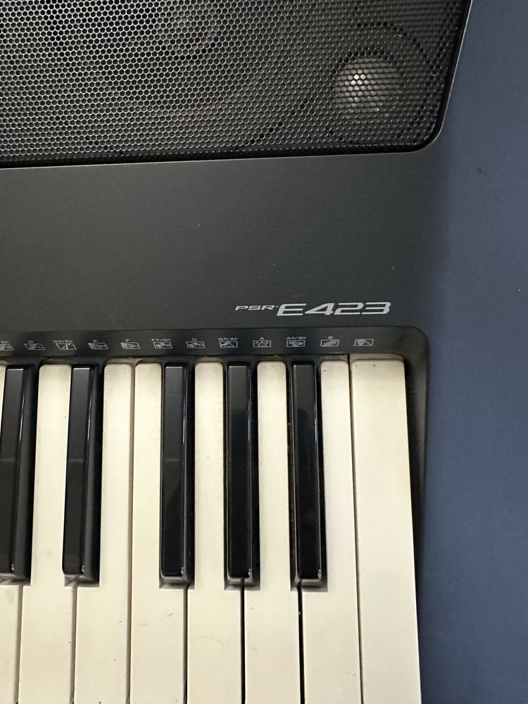 Синтезатор YAMAHA PSR E423