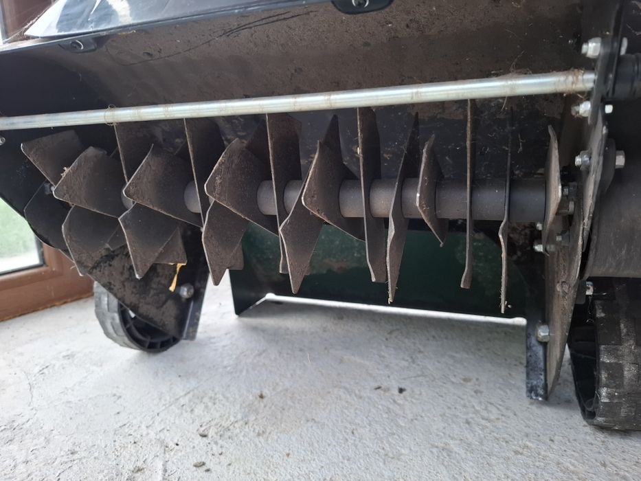 Бензинов Аератор скарификатор за трева райграс