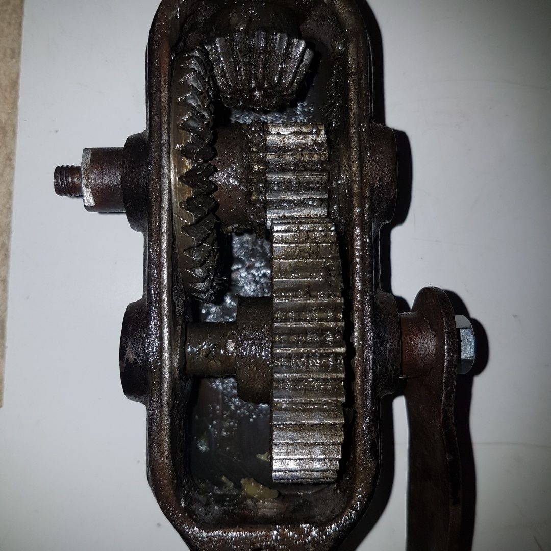 masina de gaurit manuala veche, vand sau schimb