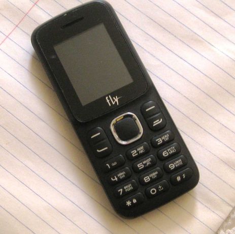 Телефон  двухсимковый FLY на зап.части  - 2000тенге